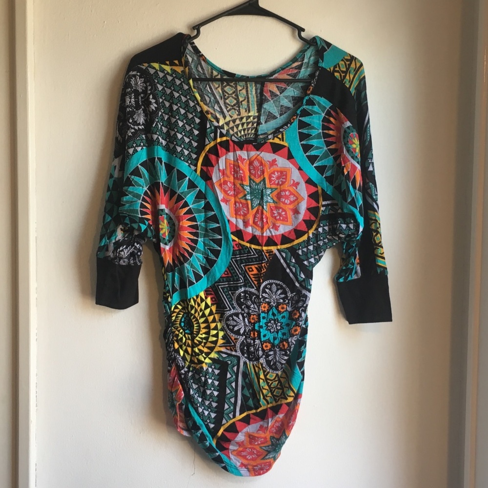Multicolor Geo 3/4 Length Shirt Size Small